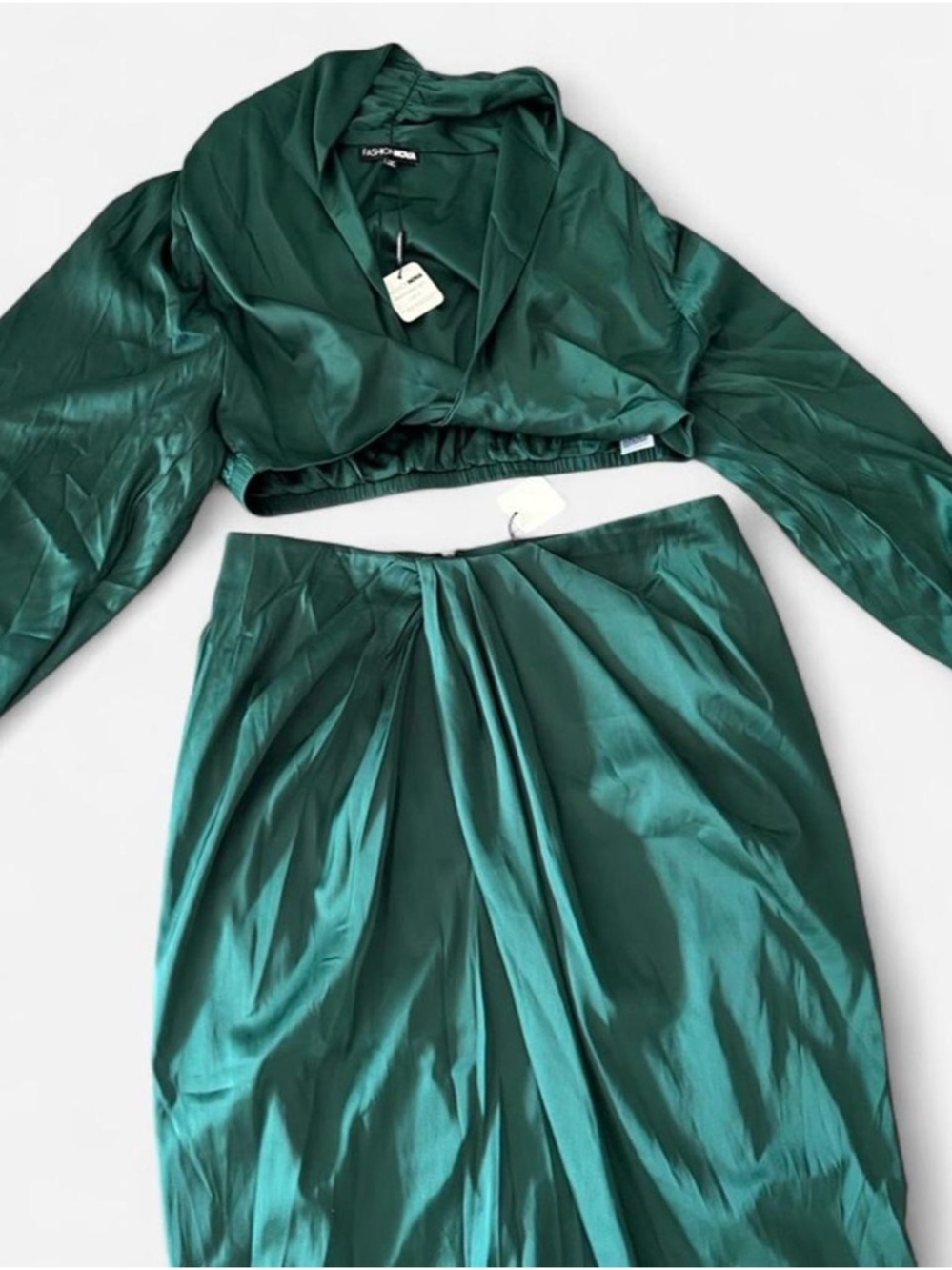 Fashion Nova Satin Emerald Green Skirt Set - Picture 6 of 6